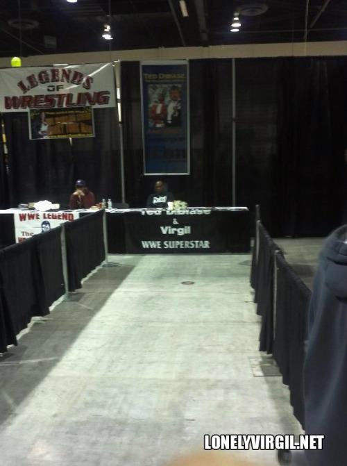 International Loneliness!! This one from the Calgary Comic Expo was tweeted in by @CujoJoseph. They probably over estimated on the length of the aisle.